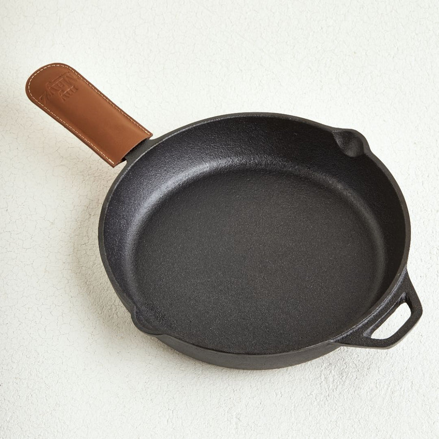 The Cast Iron Bundle: Skillet, Leather Handle, and Wooden Base - 30 cm